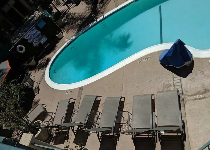 Tarzana Inn