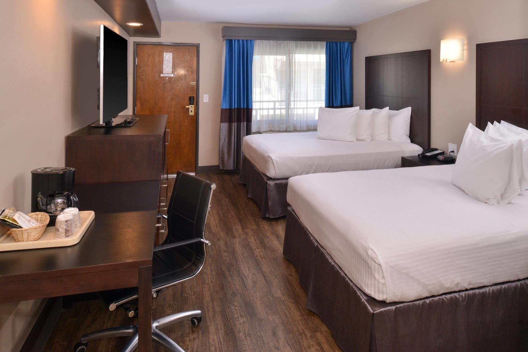 Tarzana Hotel