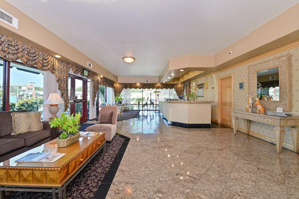 Hotel Tarzana 3*