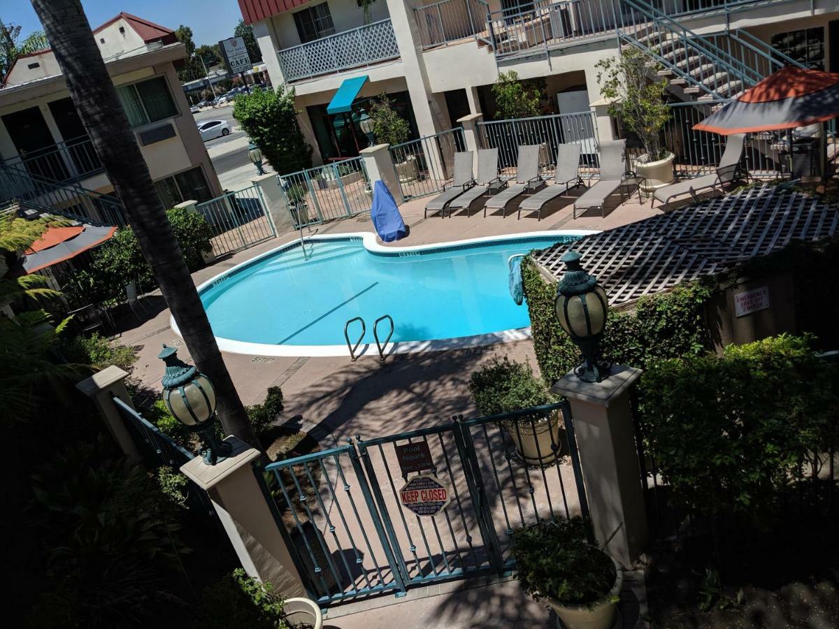 Hotel Tarzana